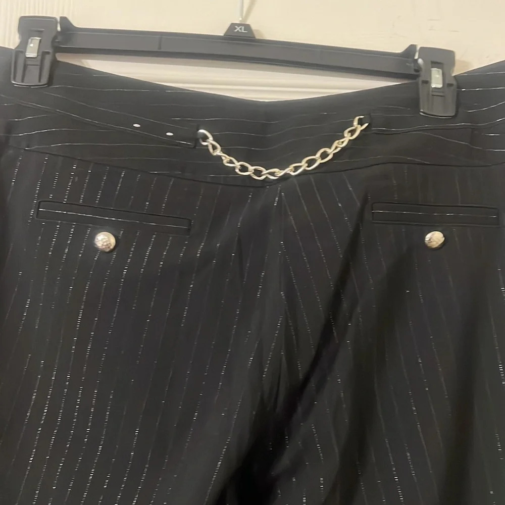 Black pin stripped pants - Picture 7 of 7